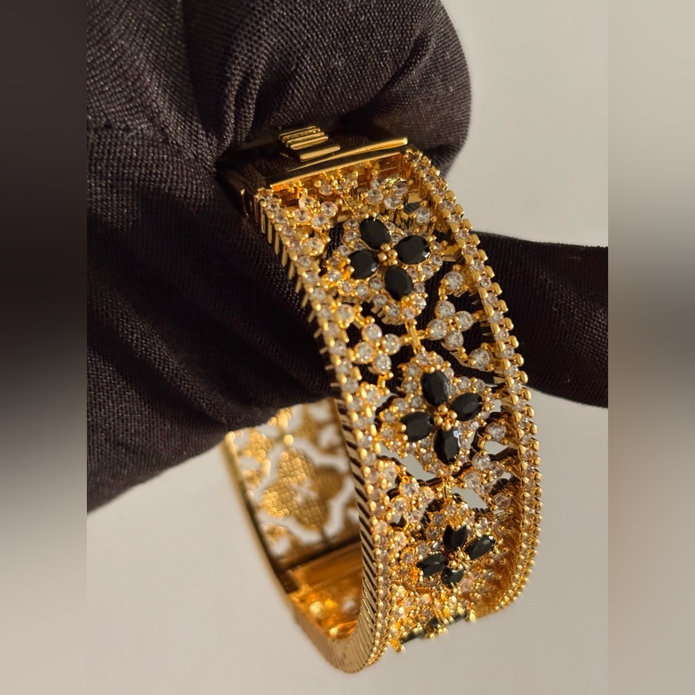 Elegant Goldtone and Blue stone Filigree Bracelet